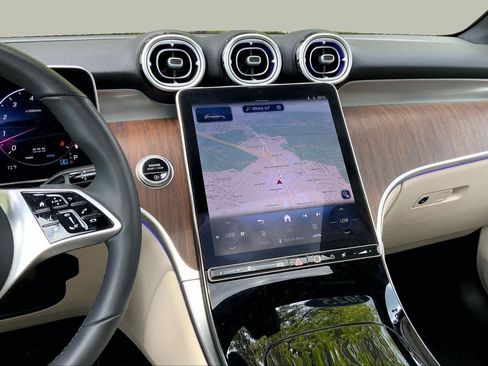 Certified 2025 Mercedes-Benz GLC 300 4MATIC image 7