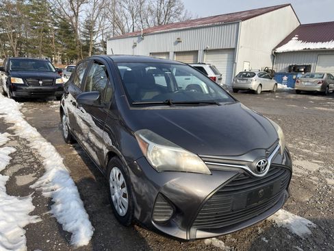 Used 2017 Toyota Yaris L w/ Carpet Mat Package FWD image 5