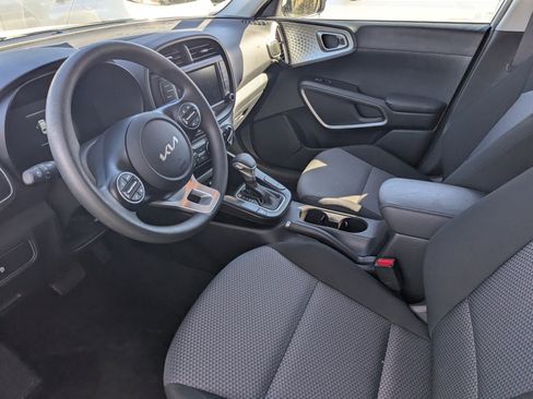 Certified 2025 Kia Soul LX image 13