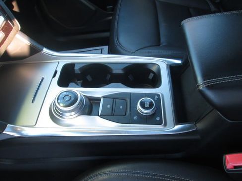 Used 2020 Ford Explorer XLT w/ Equipment Group 202A image 12