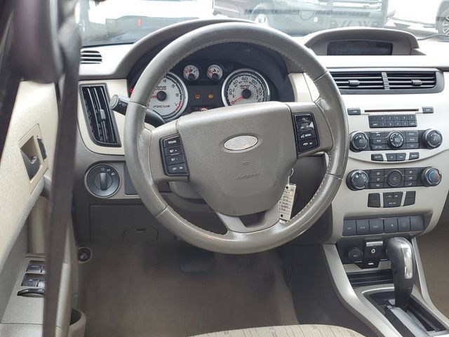 Used 2010 Ford Focus SE FWD image 10