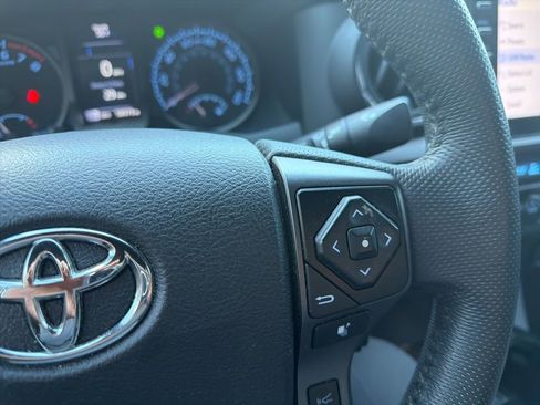 Used 2021 Toyota Tacoma TRD Off-Road image 29