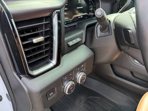 Used 2025 GMC Sierra 2500 Denali Ultimate image 18