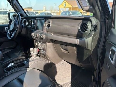 Used 2021 Jeep Wrangler Unlimited Sahara AWD/4WD image 22