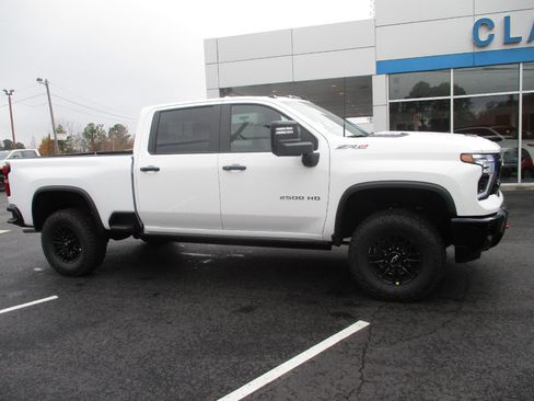 New 2026 Chevrolet Silverado 2500 ZR2 image 1