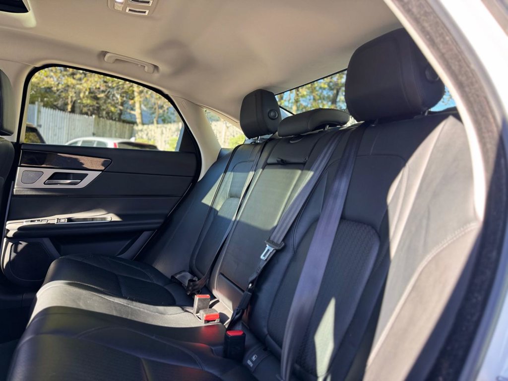 Used 2018 Jaguar XF Prestige AWD/4WD image 25