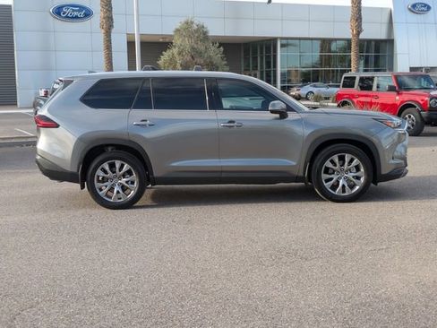 Used 2025 Toyota Grand Highlander image 7