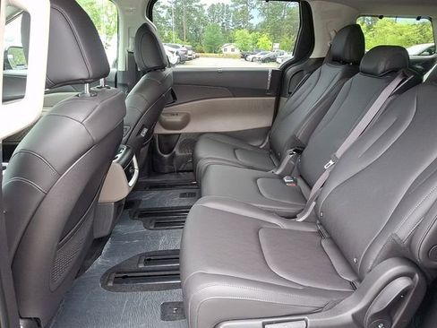 New 2026 Kia Carnival EX FWD image 8