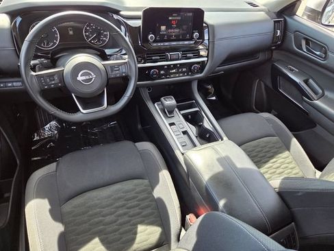 Used 2025 Nissan Pathfinder SV FWD image 8