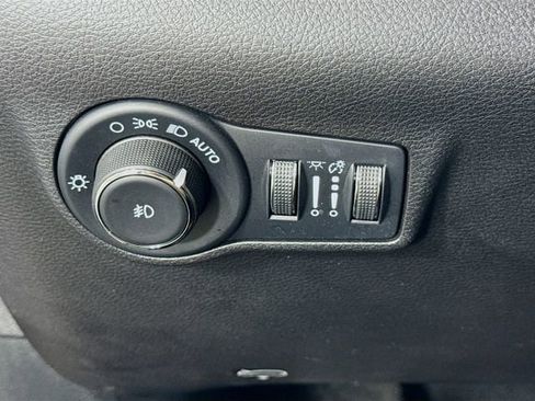 Used 2022 Jeep Compass Limited image 10