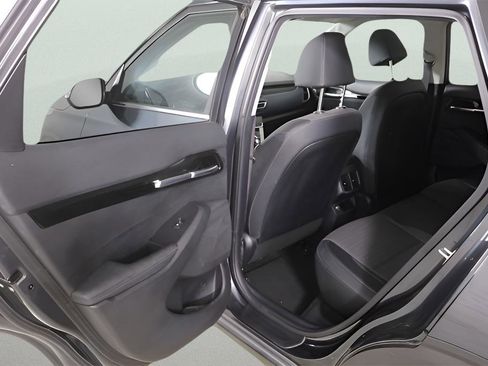 Used 2023 Kia Seltos S image 11