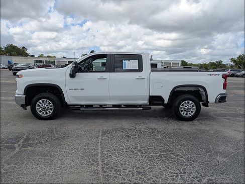 Used 2025 Chevrolet Silverado 2500 LT w/ Convenience Package AWD/4WD image 4