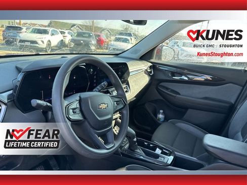 Used 2025 Chevrolet TrailBlazer LT w/ Driver Confidence Package image 21