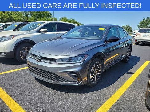 Used 2025 Volkswagen Jetta Sport FWD image 2