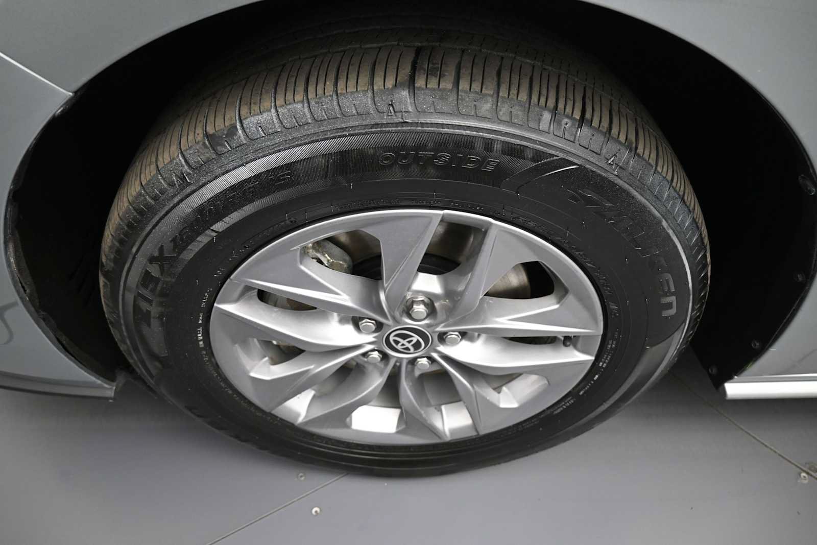 Used 2025 Toyota Sienna LE FWD image 13