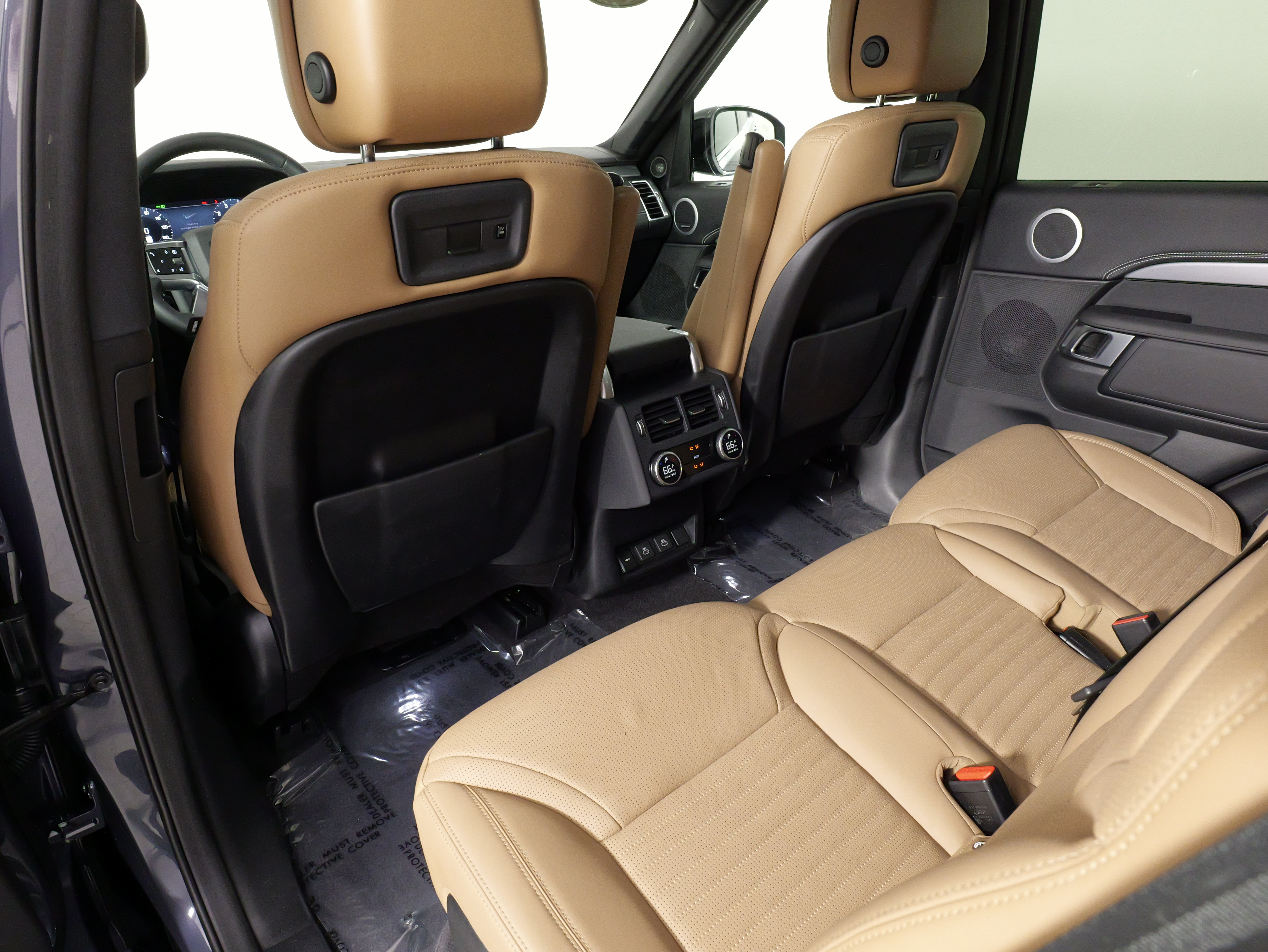 Used 2024 Land Rover Discovery Dynamic SE AWD/4WD image 38