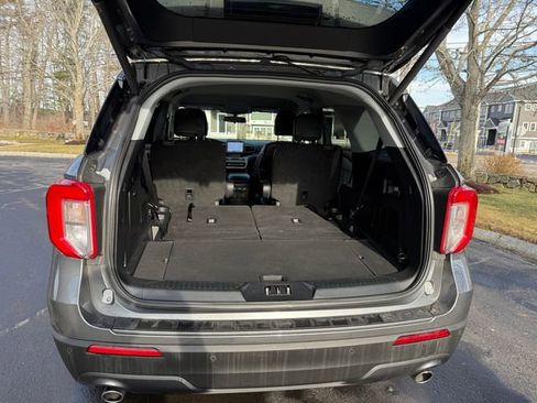 Used 2022 Ford Explorer XLT w/ Equipment Group 202A image 11