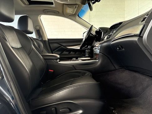 Used 2016 INFINITI Q70 L 3.7 w/ Deluxe Touring Package RWD image 16