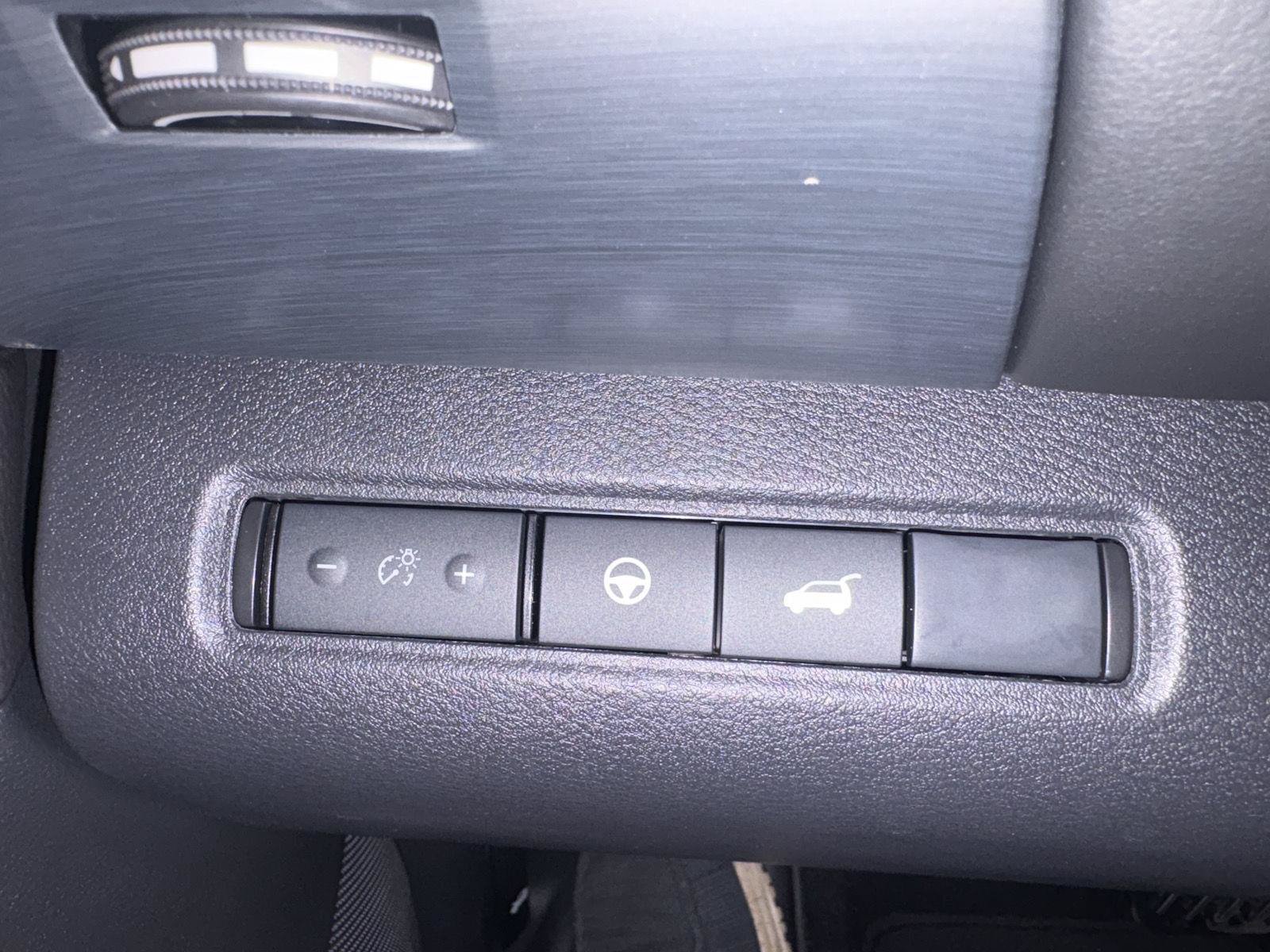 Used 2025 Nissan Pathfinder SL FWD image 30