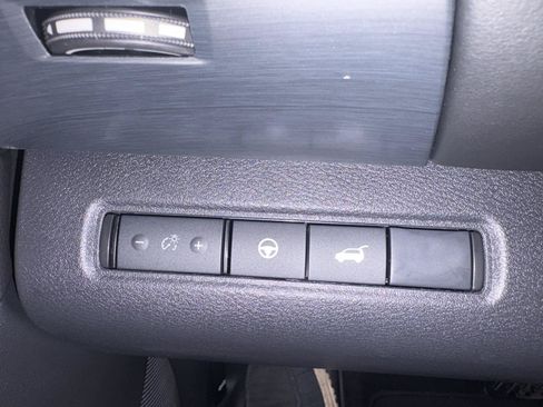 Used 2025 Nissan Pathfinder SL FWD image 30