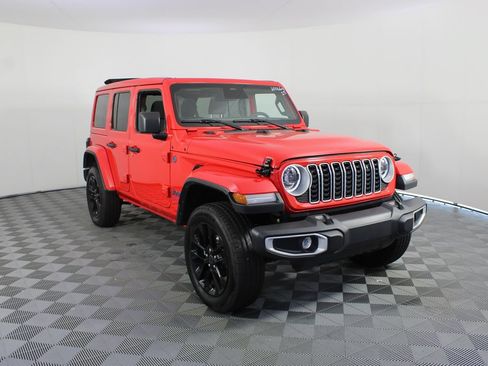 Used 2025 Jeep Wrangler Unlimited Sahara w/ Safety Group AWD/4WD image 24