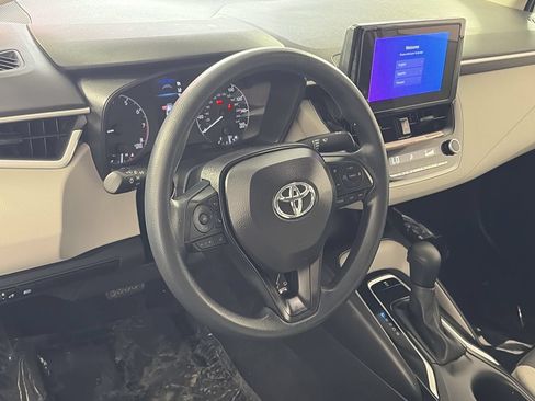 Used 2025 Toyota Corolla LE FWD image 11