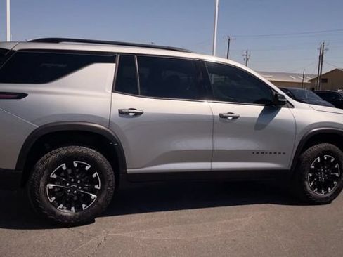 Used 2025 Chevrolet Traverse Z71 AWD/4WD image 2