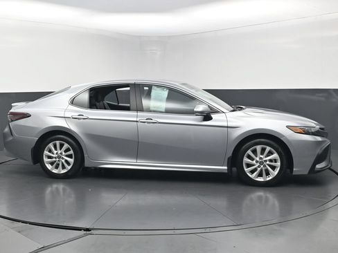 Used 2024 Toyota Camry SE FWD image 5
