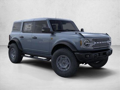 New 2025 Ford Bronco Badlands image 7