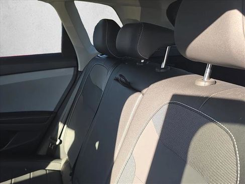 Used 2024 Volkswagen Taos SE image 19