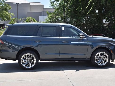 New 2026 Lincoln Navigator Reserve AWD/4WD image 5