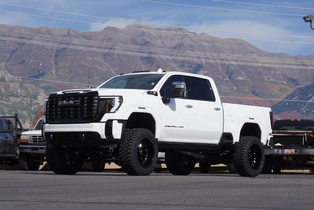 Used 2026 GMC Sierra 3500 Denali Ultimate AWD/4WD image 3