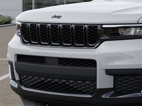 New 2025 Jeep Grand Cherokee L Altitude image 11