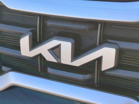 Used 2023 Kia Telluride S image 32