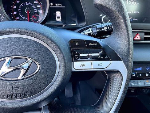 Used 2023 Hyundai Elantra SEL image 23