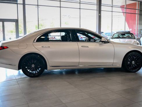 Used 2023 Mercedes-Benz S 580 4MATIC Sedan image 4