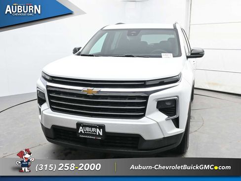 New 2026 Chevrolet Traverse LT image 3