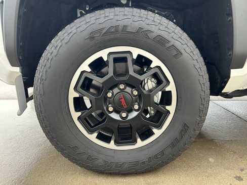 Certified 2025 Toyota Tacoma TRD Off-Road w/ TRD Off Road Upgrade Package AWD/4WD image 13
