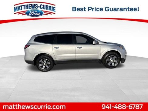 Used 2016 Chevrolet Traverse LT image 3