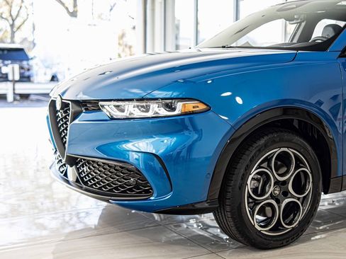 New 2025 Alfa Romeo Tonale w/ Premium Package image 4