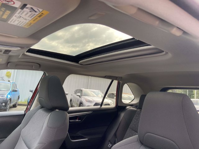 Used 2025 Toyota RAV4 XLE w/ Convenience Package FWD image 26