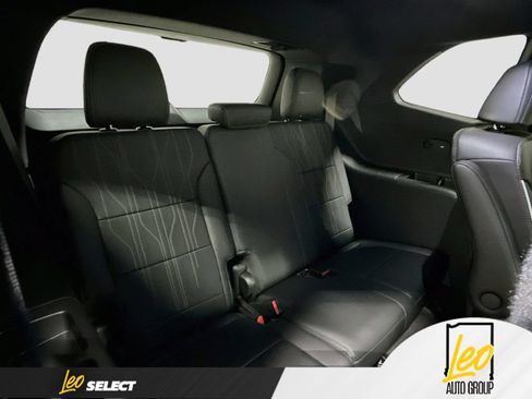 Used 2025 Buick Enclave Avenir w/ Super Cruise Package AWD/4WD image 32