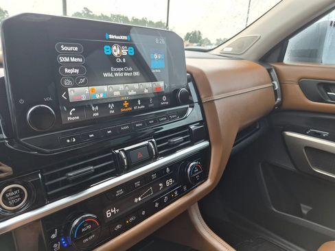 Used 2022 Nissan Pathfinder Platinum w/ Cargo Package FWD image 17