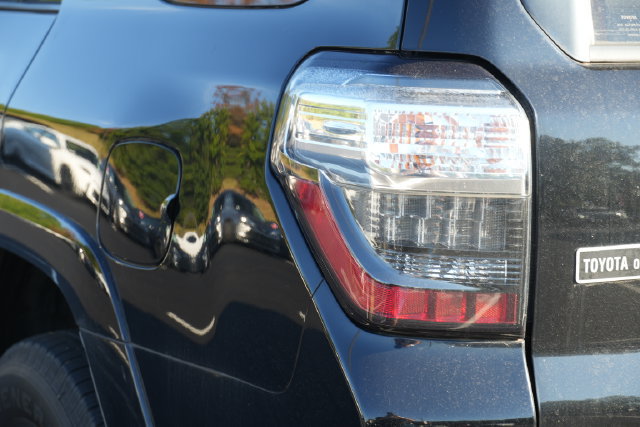 Used 2018 Toyota 4Runner SR5 Premium RWD image 17
