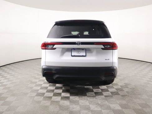 Used 2024 Toyota Grand Highlander XLE image 6
