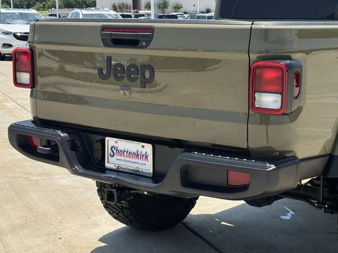 Used 2025 Jeep Gladiator Sport AWD/4WD image 6