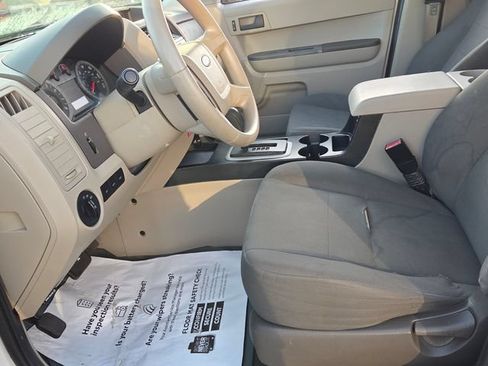 Used 2011 Ford Escape XLS w/ 102A Rapid Spec Order Code FWD image 4