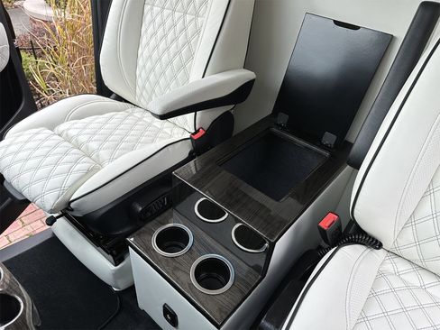 Used 2024 Mercedes-Benz Sprinter 3500 image 40