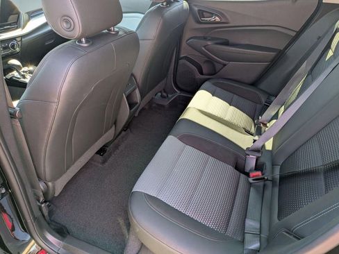 Used 2025 Chevrolet Trax LT FWD image 23