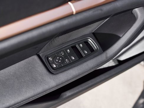 Used 2025 Porsche Taycan 4S w/ Premium Package image 30